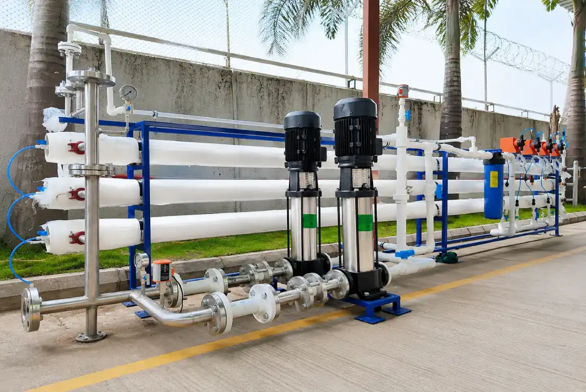 High-pressure pump and membrane feed line